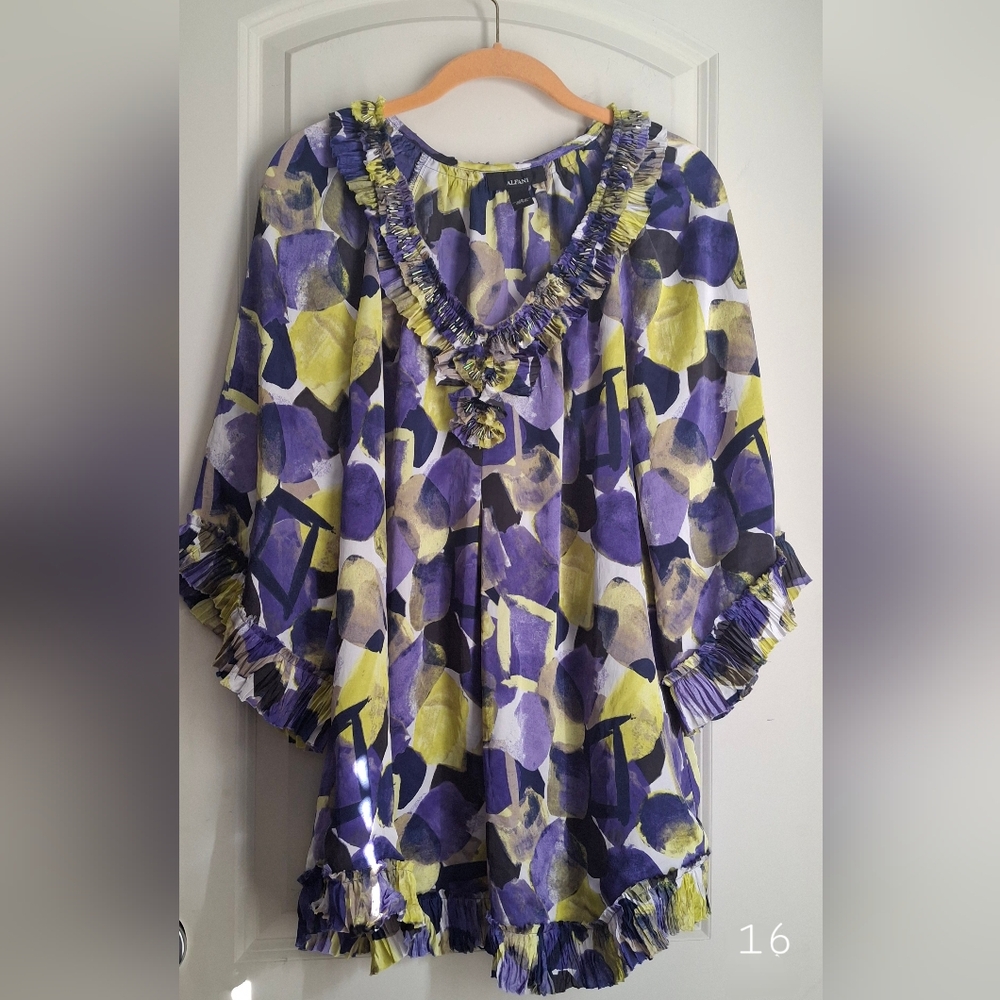 Alfani embellished,V-neck,raffles on the sleeves and bottom,colorful,size 16